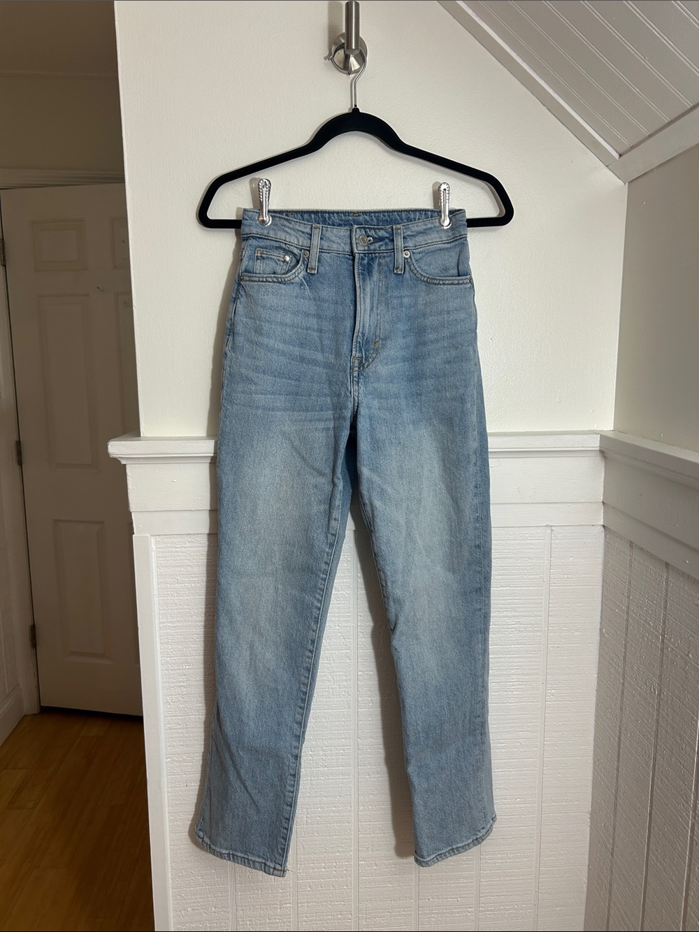H&M Light Wash &Denim Vintage Mom Jeans size 0, high waist ankle length